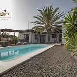Luz Villa *
