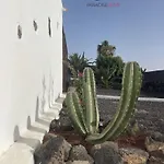 Luz Villa *