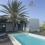 Luz Villa *